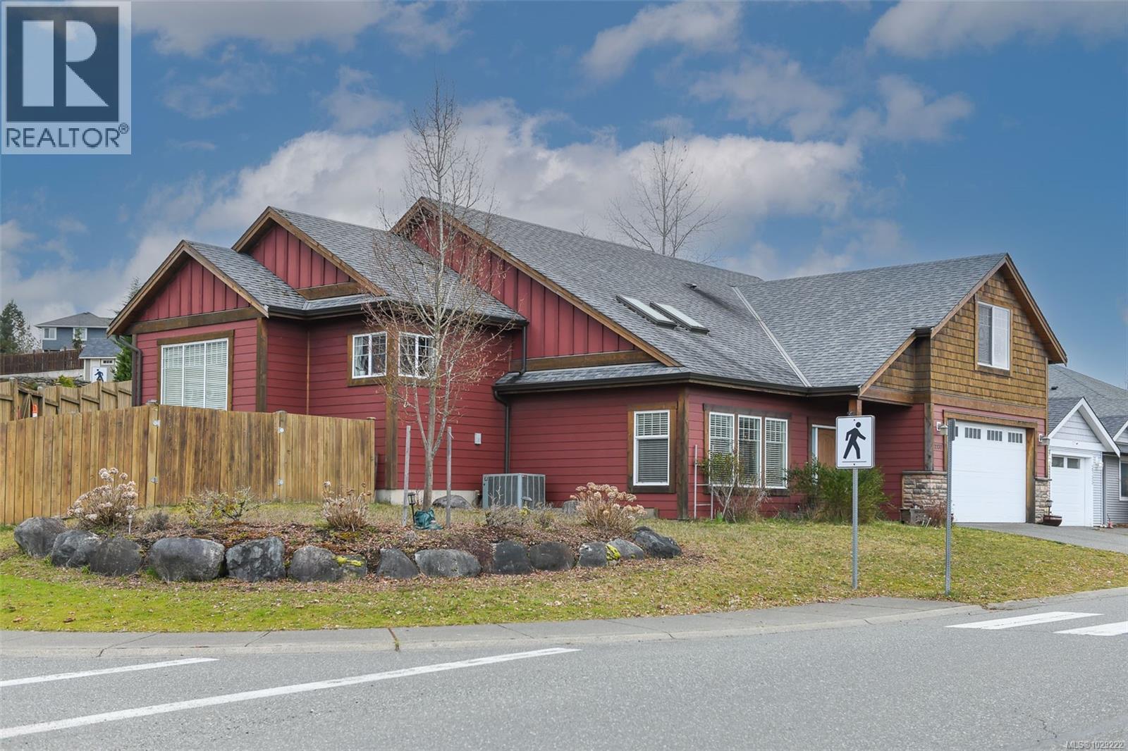 2737 Kendal Ave, Cumberland, British Columbia