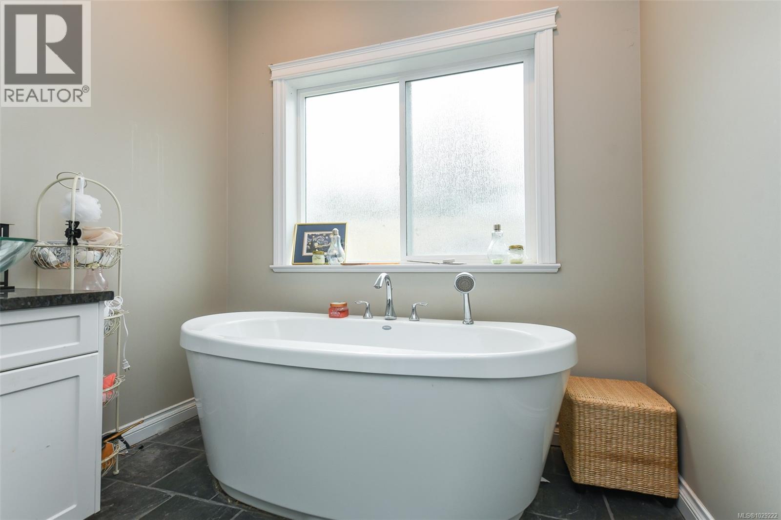 2737 Kendal Ave, Cumberland, British Columbia  V0R 1S0 - Photo 13 - 1029222