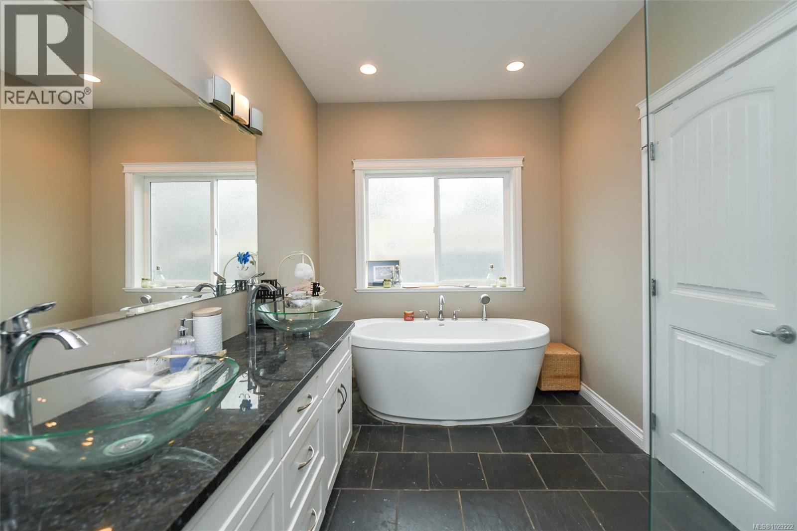 2737 Kendal Ave, Cumberland, British Columbia  V0R 1S0 - Photo 14 - 1029222