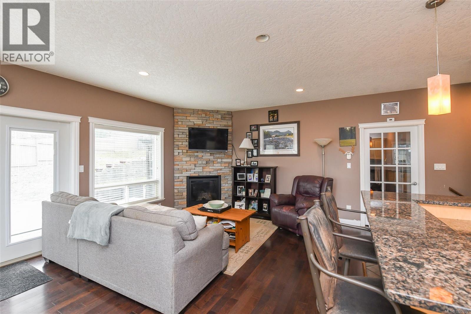 2737 Kendal Ave, Cumberland, British Columbia  V0R 1S0 - Photo 6 - 1029222