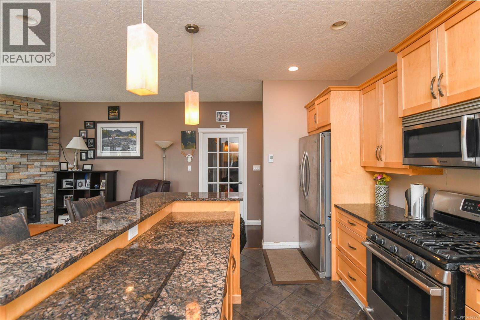 2737 Kendal Ave, Cumberland, British Columbia  V0R 1S0 - Photo 9 - 1029222