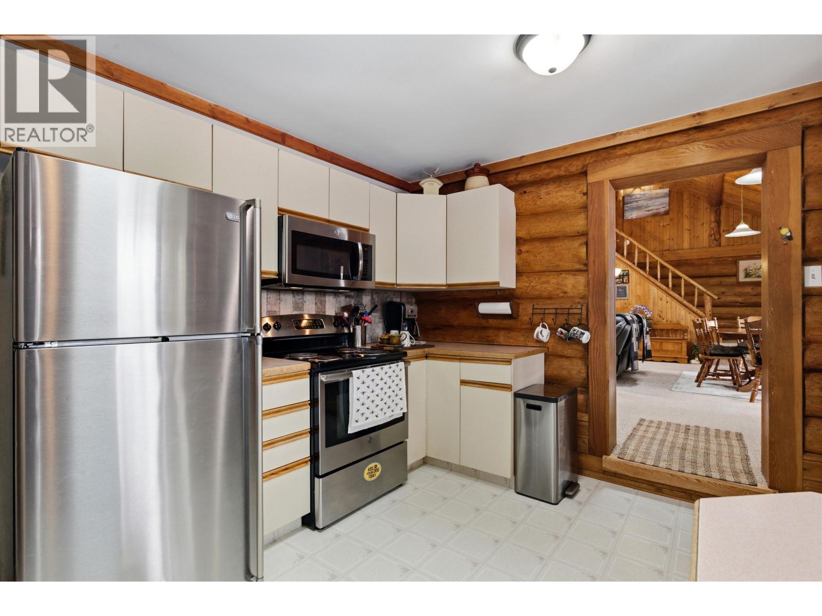 2815 Pioneer Crescent, 150 Mile House, British Columbia  V0K 2G0 - Photo 8 - R3101125