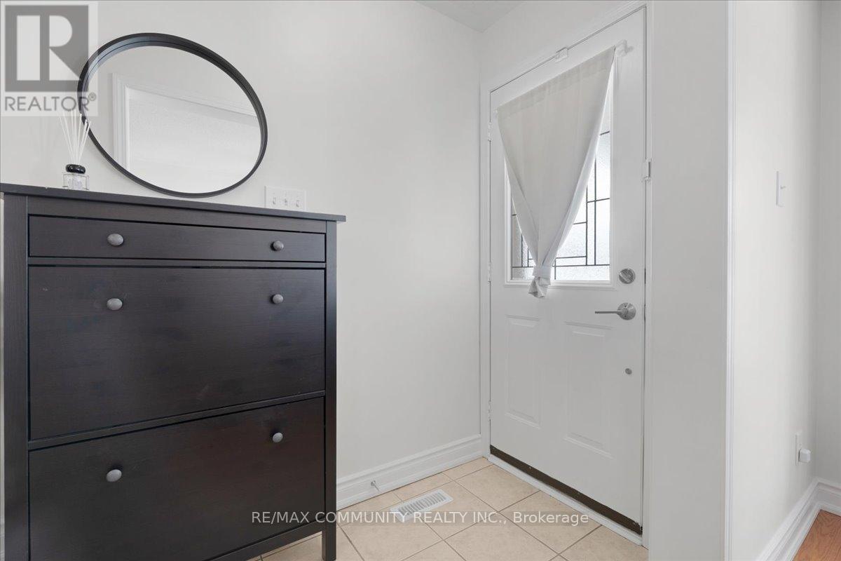 88 Mainland Crescent, Vaughan, Ontario  L6A 3G4 - Photo 4 - N12898080