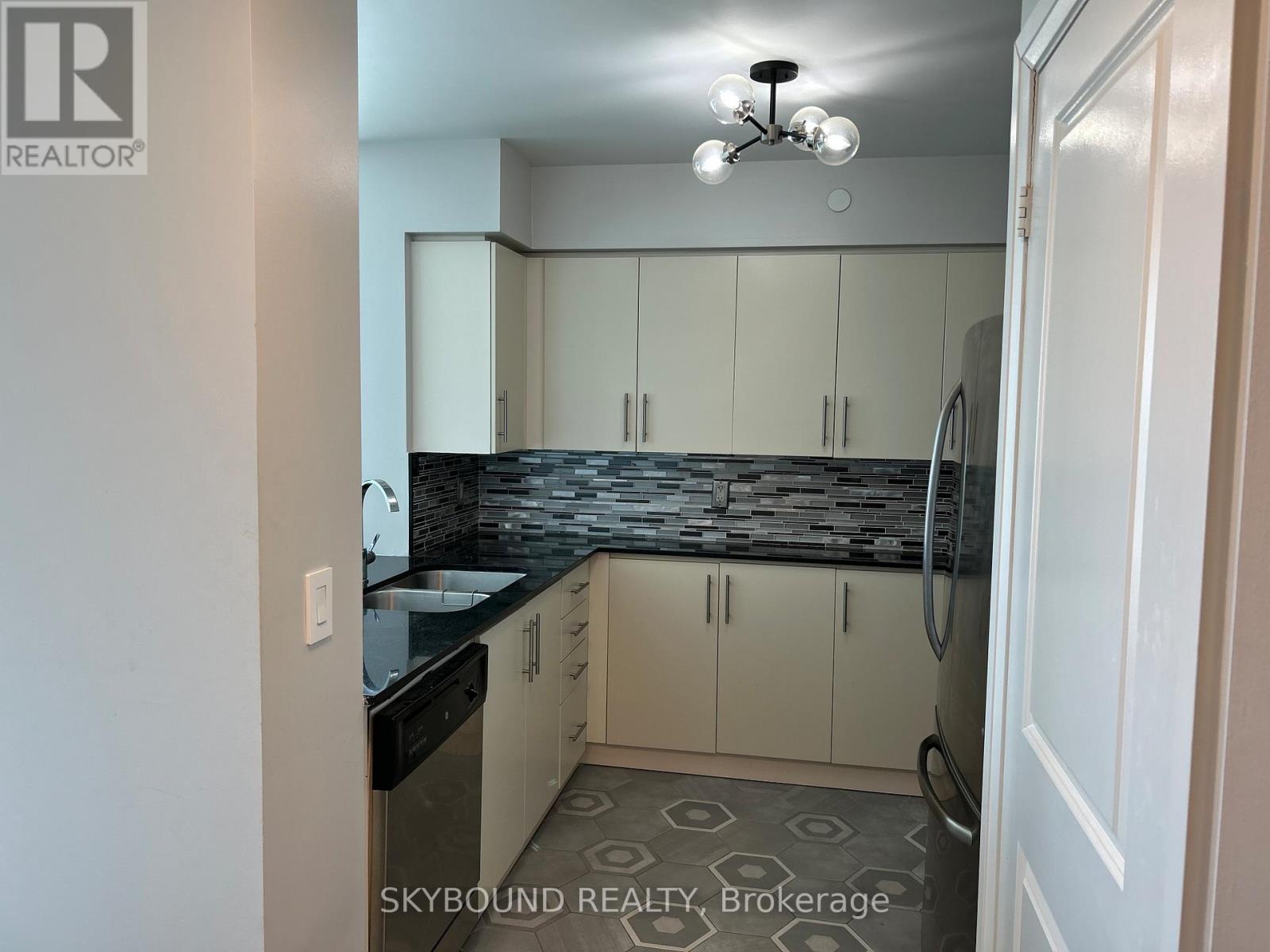 2004 - 215 Sherway Gardens Road, Toronto, Ontario  M9C 0A4 - Photo 5 - W12898078