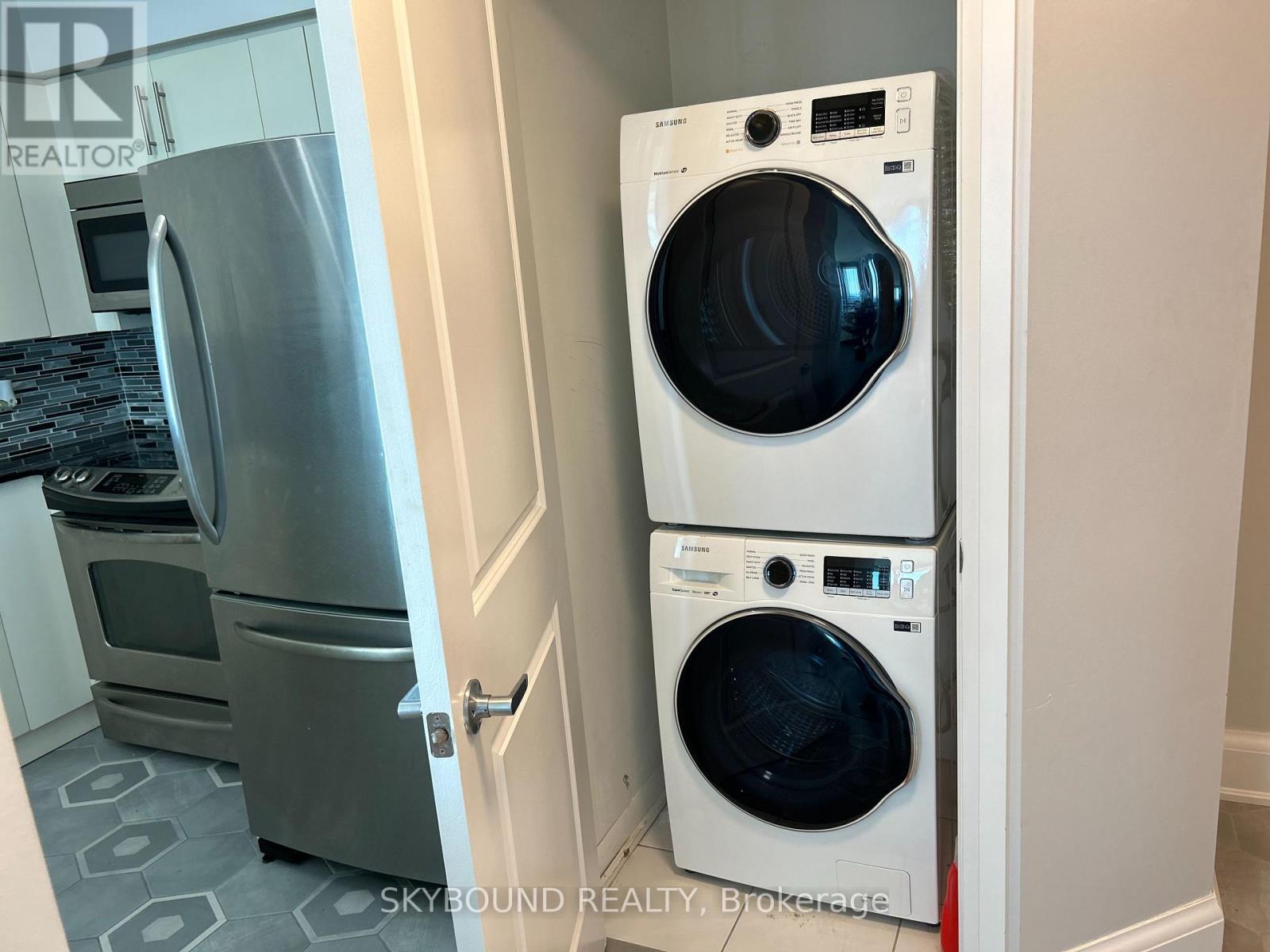 2004 - 215 Sherway Gardens Road, Toronto, Ontario  M9C 0A4 - Photo 6 - W12898078