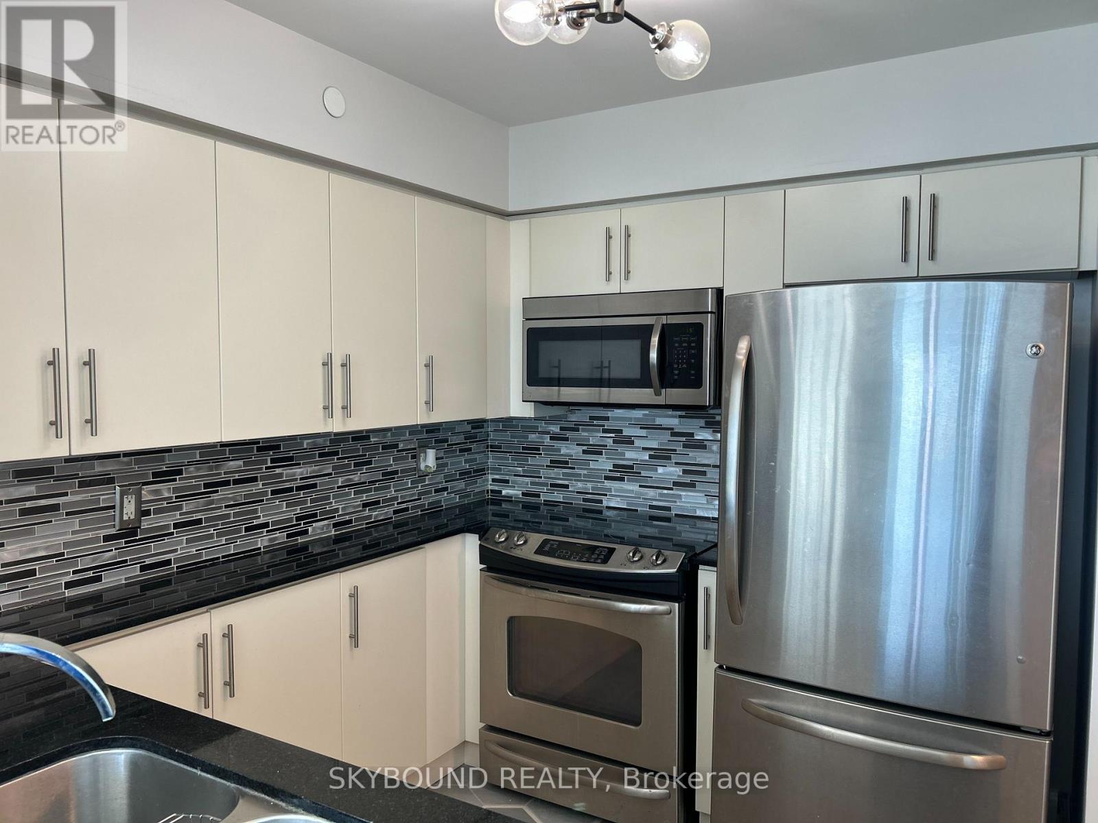 2004 - 215 Sherway Gardens Road, Toronto, Ontario  M9C 0A4 - Photo 7 - W12898078