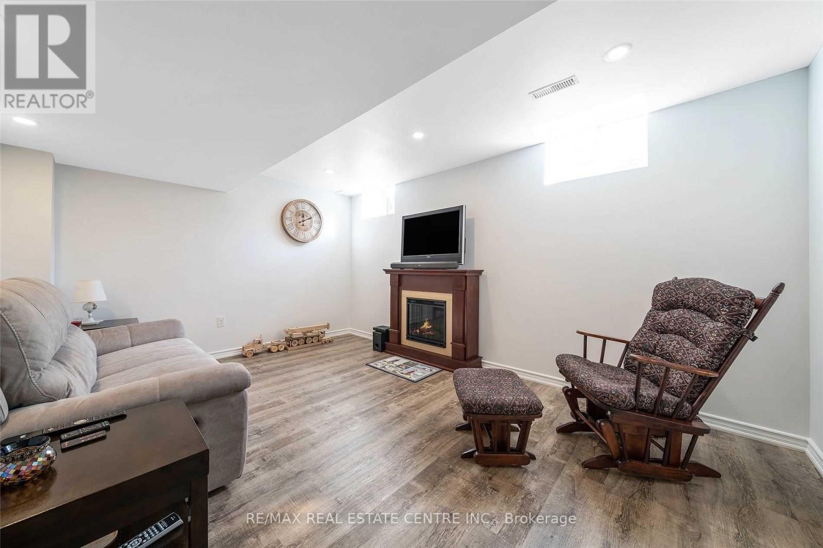 1024 Barclay Circle, Milton, Ontario  L9T 5W5 - Photo 14 - W12898090