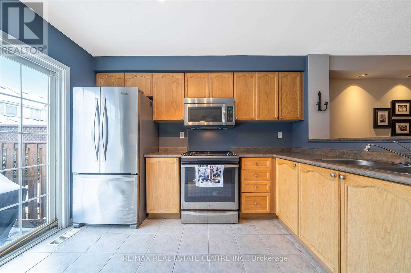 1024 Barclay Circle, Milton, Ontario  L9T 5W5 - Photo 8 - W12898090