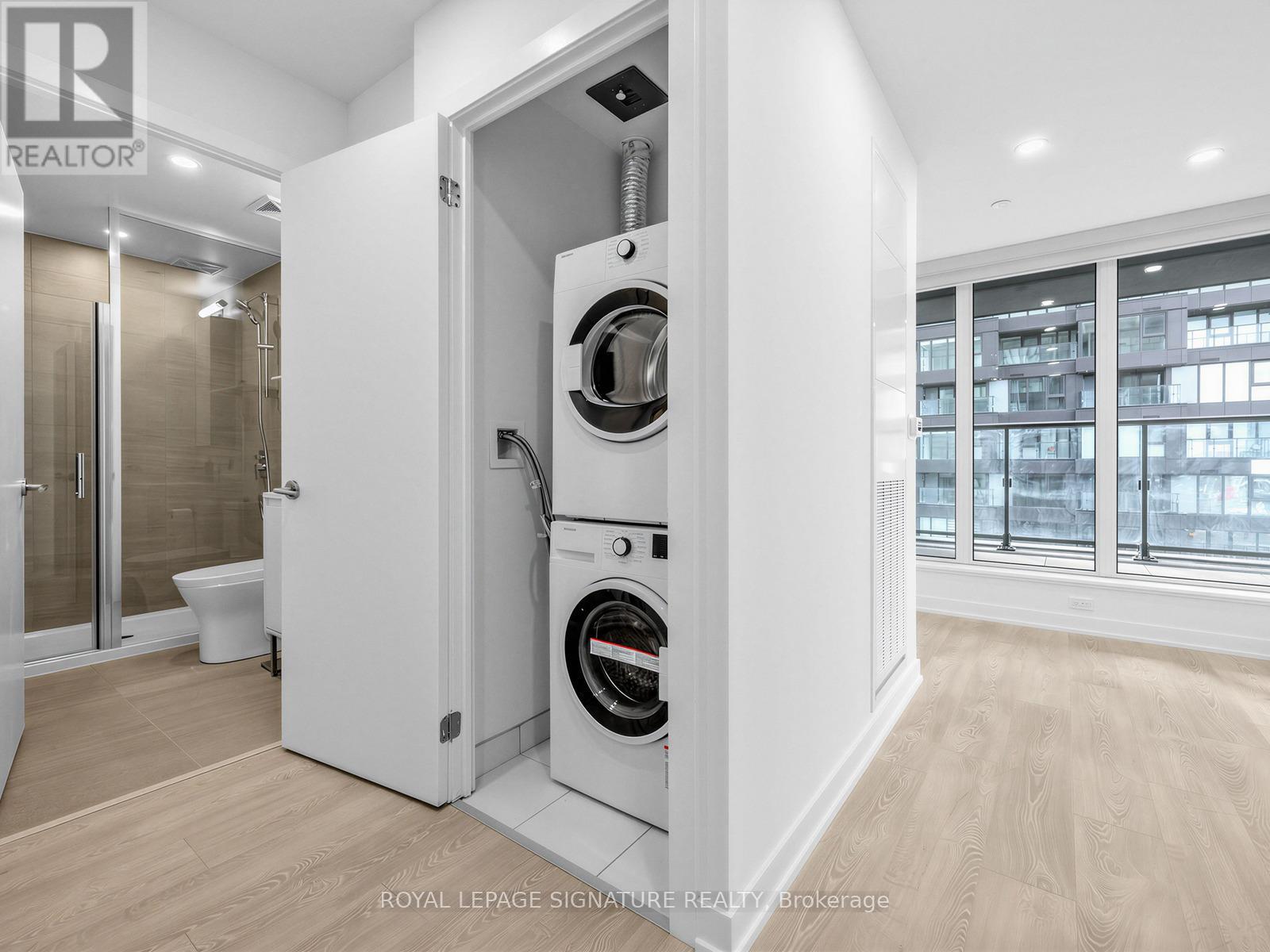 1007 - 1 Quarrington Lane, Toronto, Ontario  M3C 0S4 - Photo 5 - C12897846