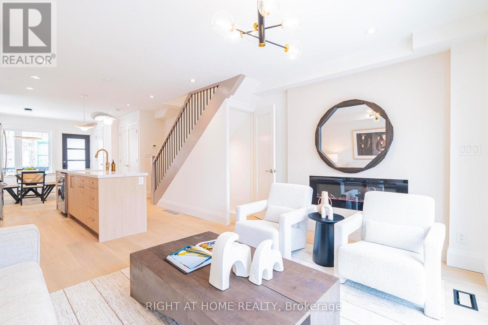 138 Winona Drive, Toronto, Ontario  M6G 3S7 - Photo 10 - C12898116