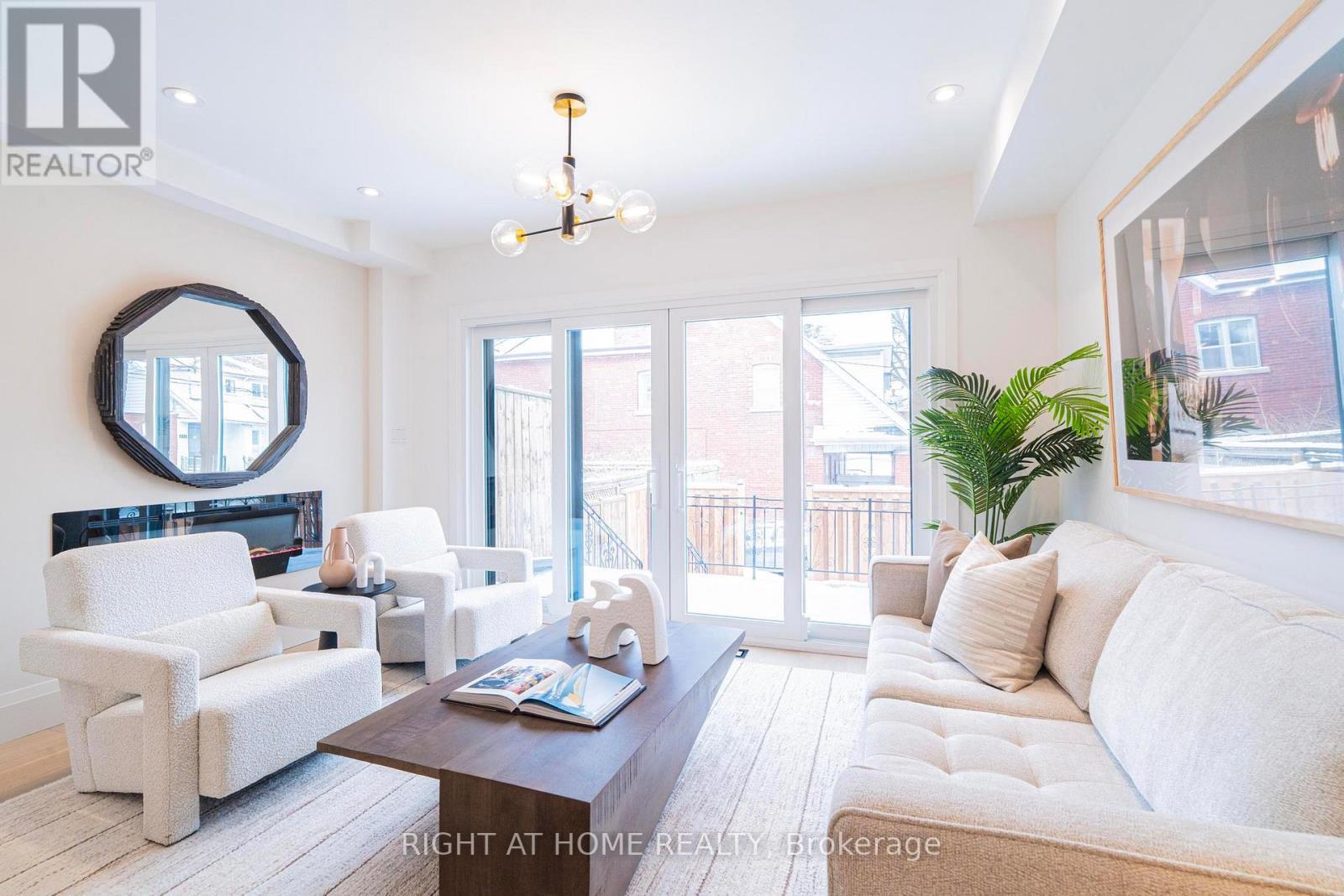 138 Winona Drive, Toronto, Ontario  M6G 3S7 - Photo 11 - C12898116