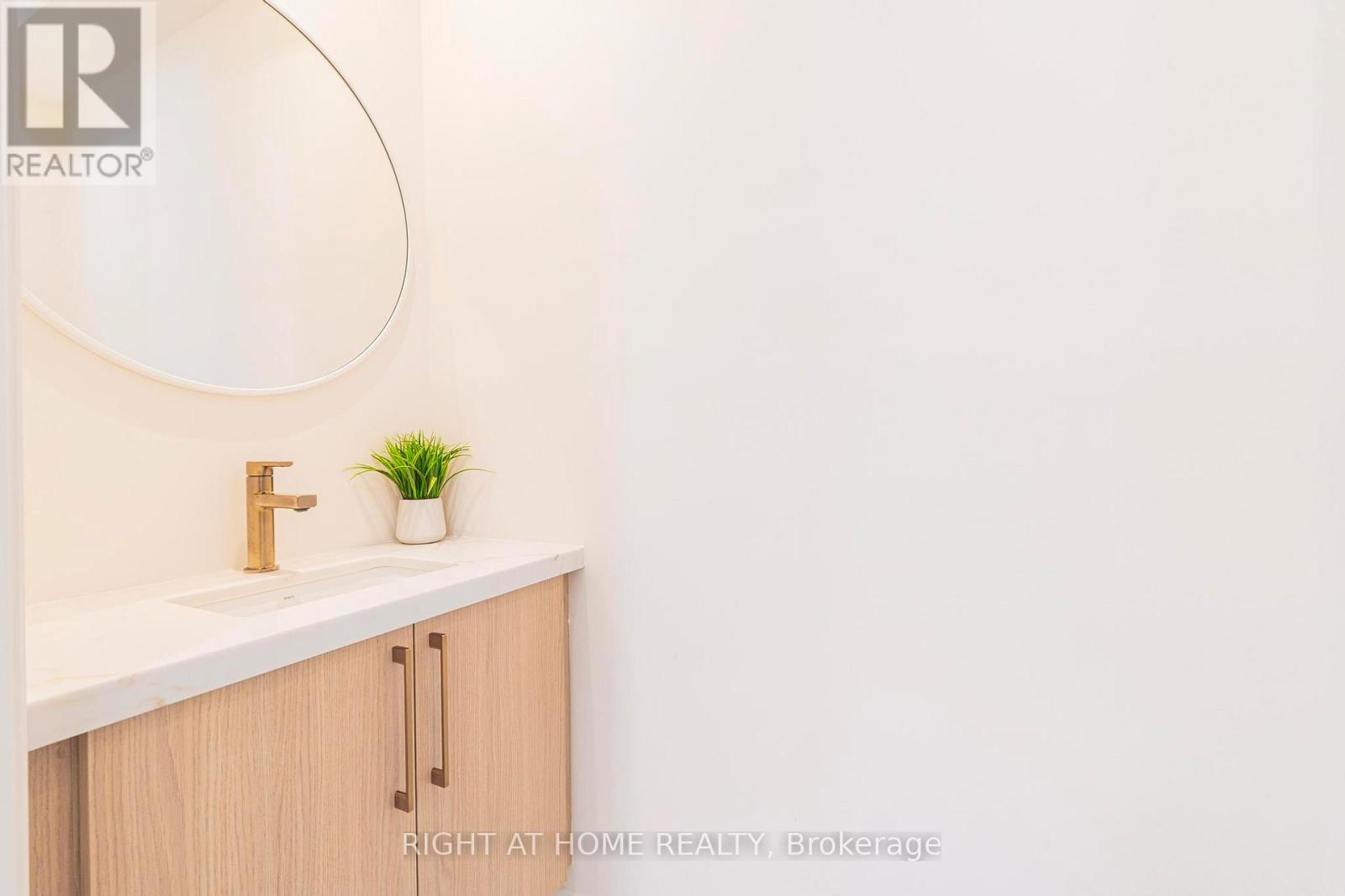 138 Winona Drive, Toronto, Ontario  M6G 3S7 - Photo 12 - C12898116