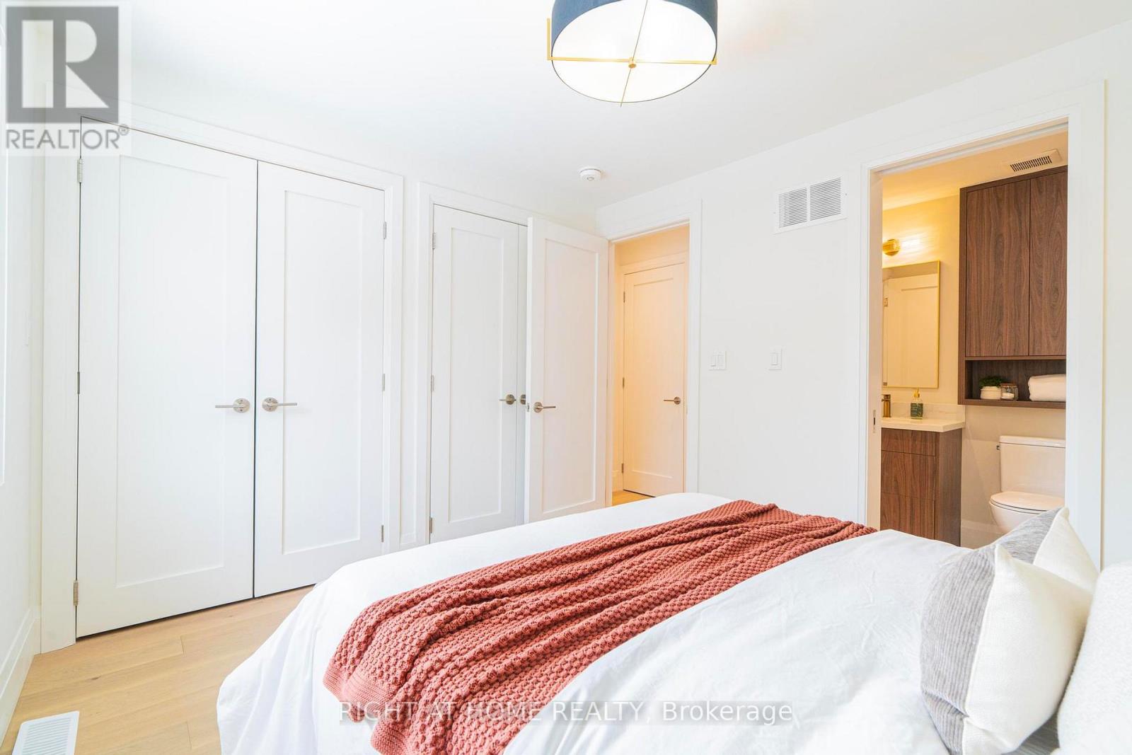 138 Winona Drive, Toronto, Ontario  M6G 3S7 - Photo 14 - C12898116