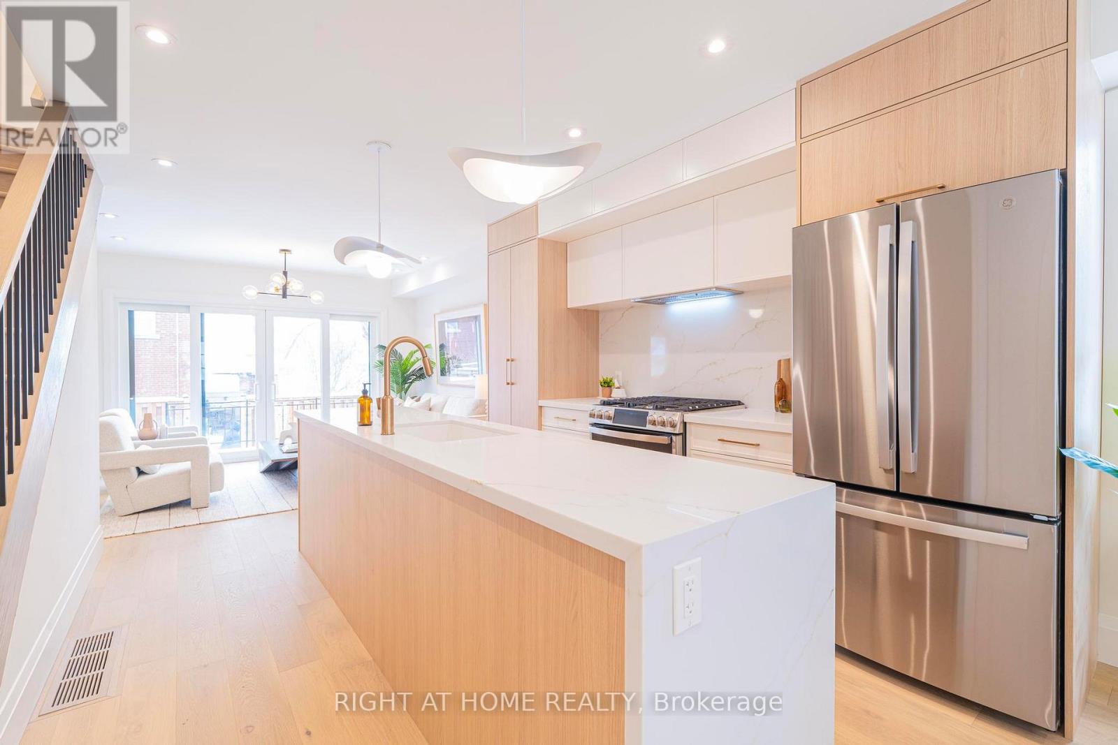 138 Winona Drive, Toronto, Ontario  M6G 3S7 - Photo 5 - C12898116