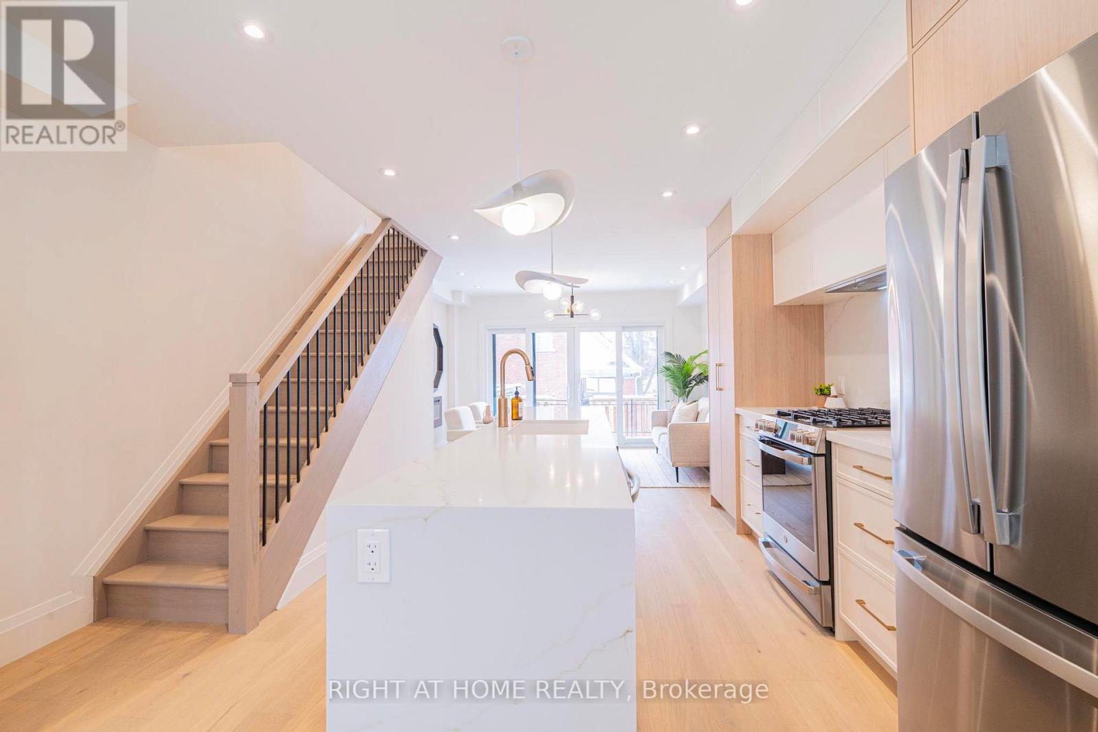 138 Winona Drive, Toronto, Ontario  M6G 3S7 - Photo 8 - C12898116