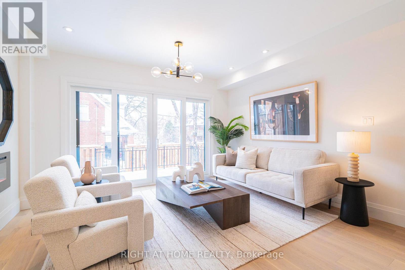 138 Winona Drive, Toronto, Ontario  M6G 3S7 - Photo 9 - C12898116