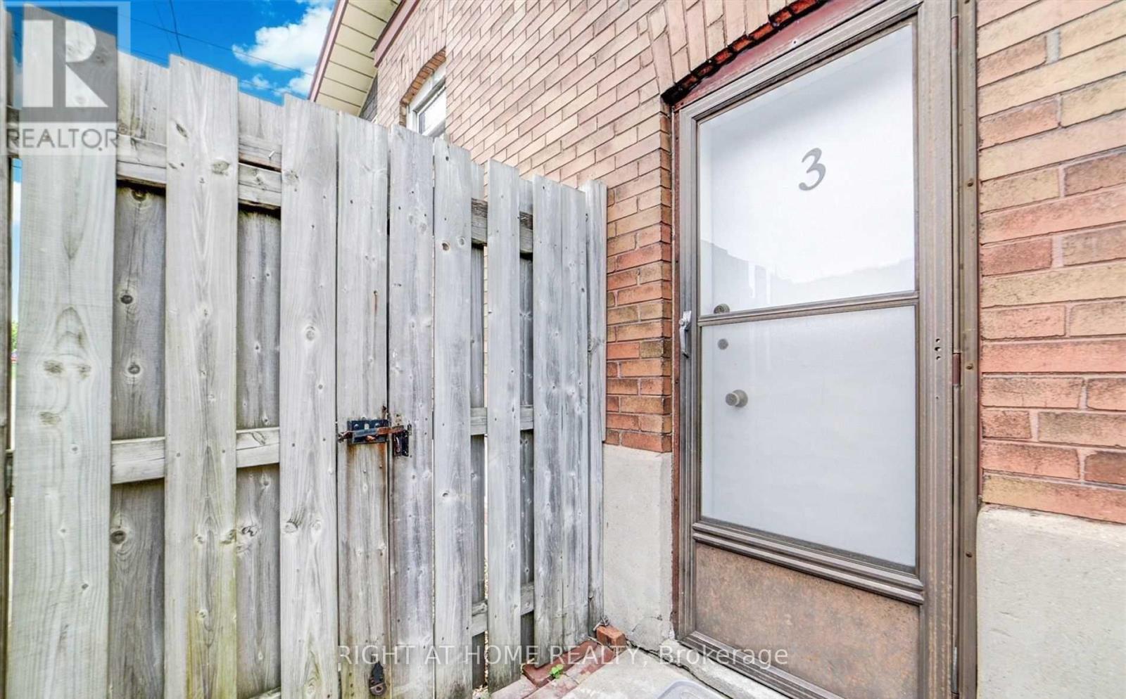 Bsmt - 35 Gibbons Street, Oshawa, Ontario  L1J 4X8 - Photo 3 - E12898108