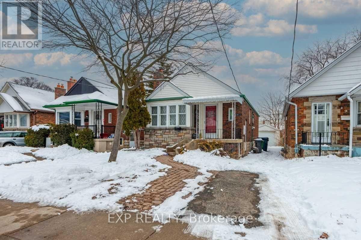 11 FAIRSIDE AVENUE, toronto (danforth village-east york), Ontario