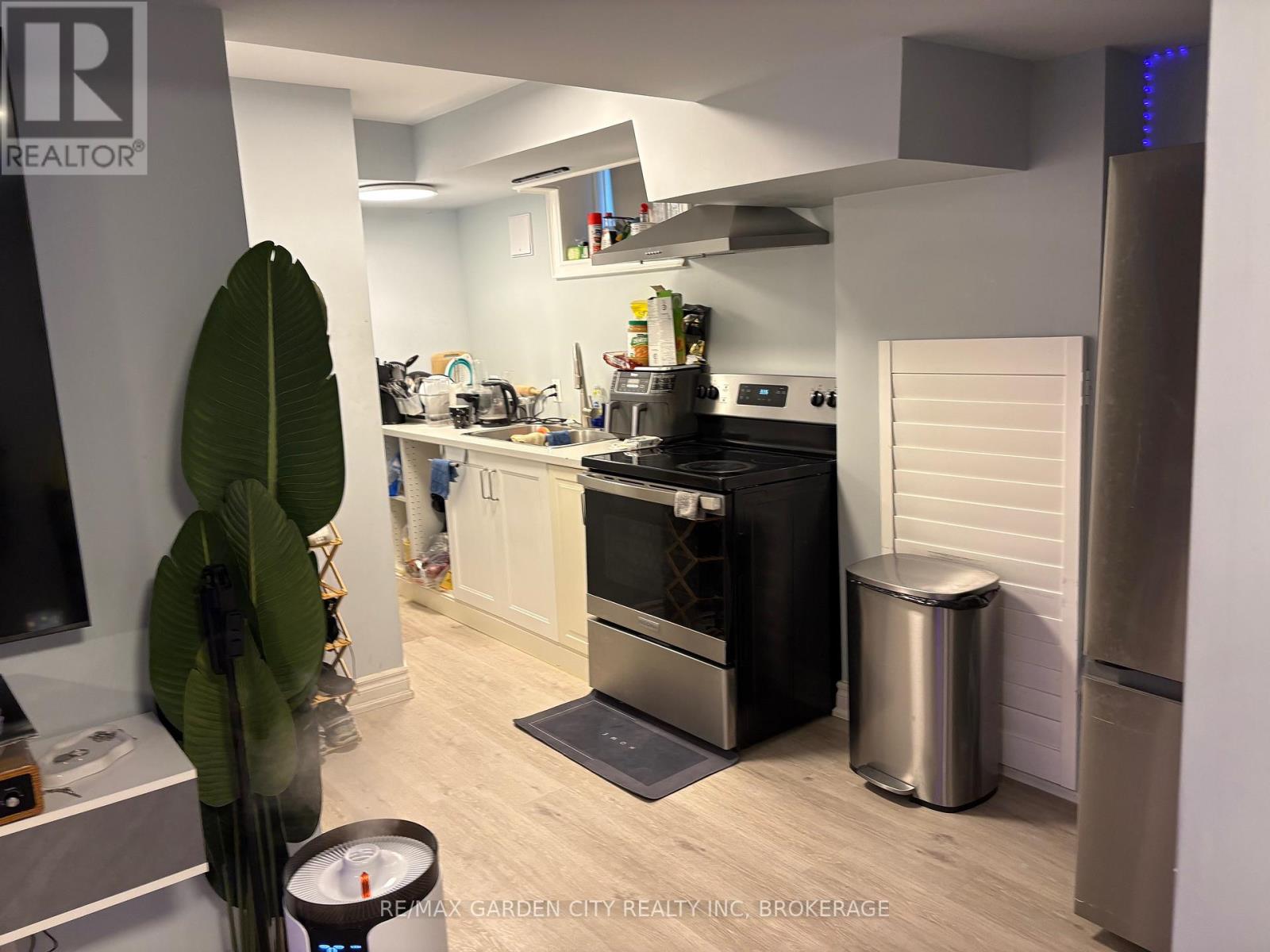 Lwr Bachelor - 33 Bounty Avenue, Thorold, Ontario  L2V 0H3 - Photo 3 - X12853342