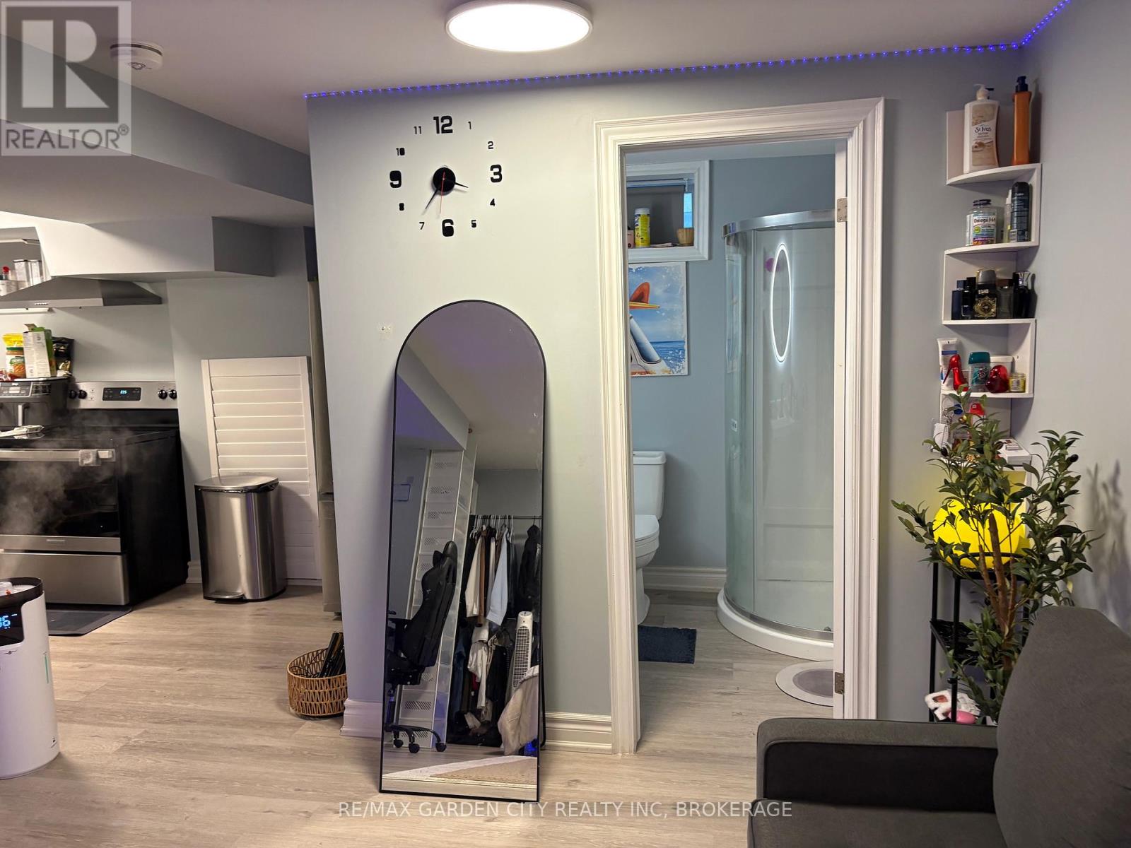 Lwr Bachelor - 33 Bounty Avenue, Thorold, Ontario  L2V 0H3 - Photo 5 - X12853342