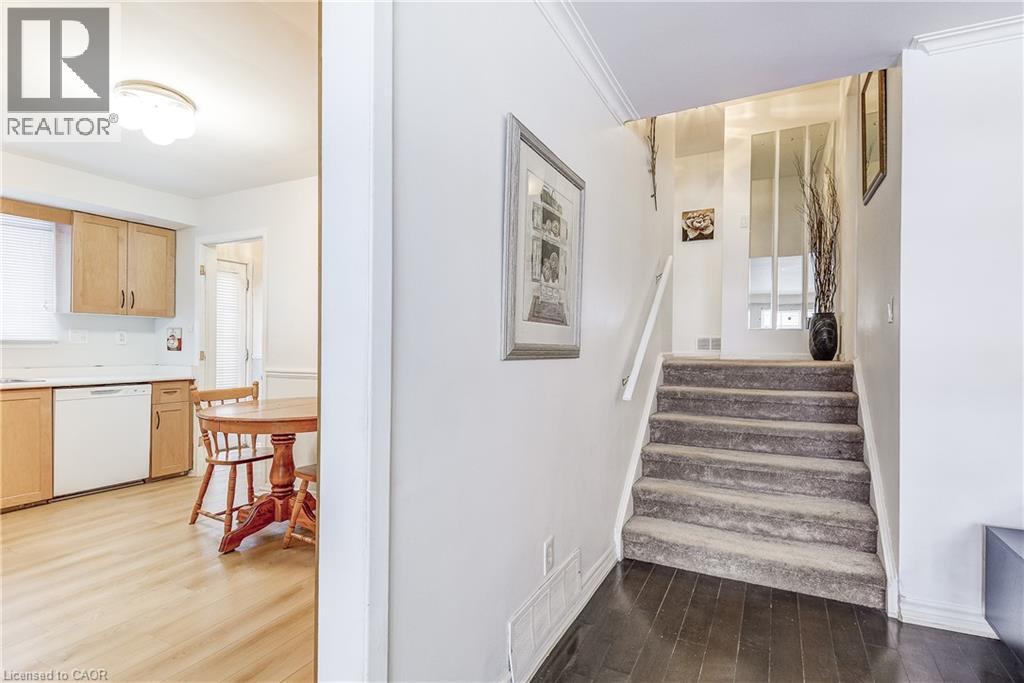 2145 Sandringham Drive, Burlington, Ontario  L7P 1T8 - Photo 8 - 40794006