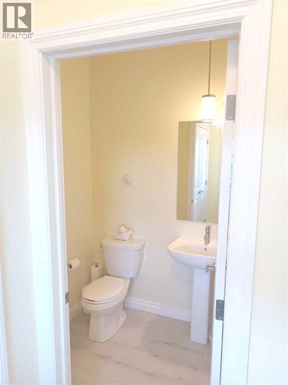 1100 Bayview Gardens SW, Airdrie, Alberta  T4B 5K4 - Photo 11 - A2279185