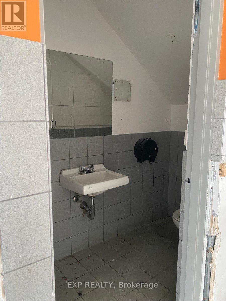 1355 Woodbine Avenue, Toronto, Ontario  M4C 4G4 - Photo 10 - E12898144