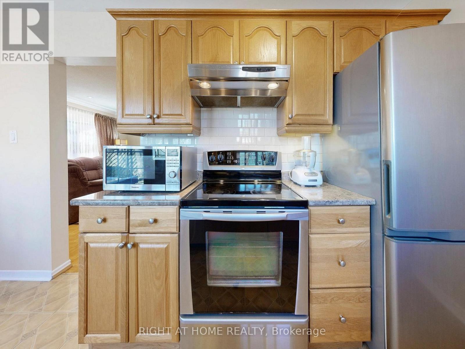 50 Rathfon Crescent, Richmond Hill, Ontario  L4C 5B7 - Photo 21 - N12898128