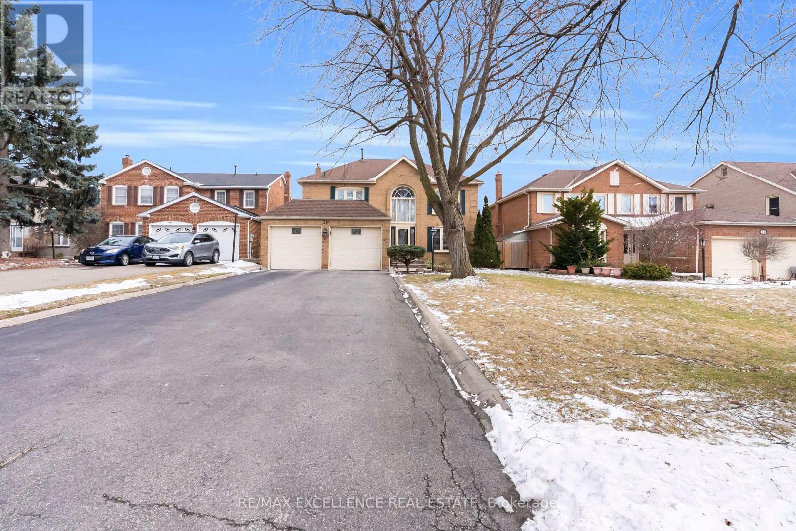 30 Northumberland Place, Brampton, Ontario  L6S 4E5 - Photo 3 - W12898122