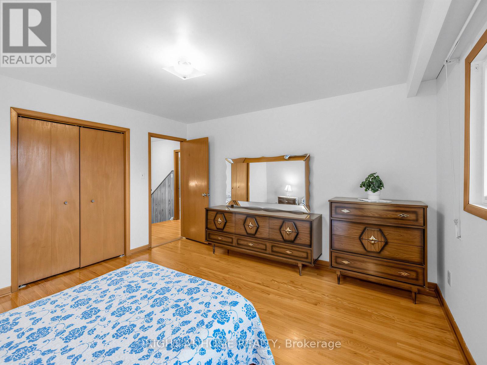 3209 Lednier Terrace, Mississauga, Ontario  L4Y 3Z7 - Photo 13 - W12898146