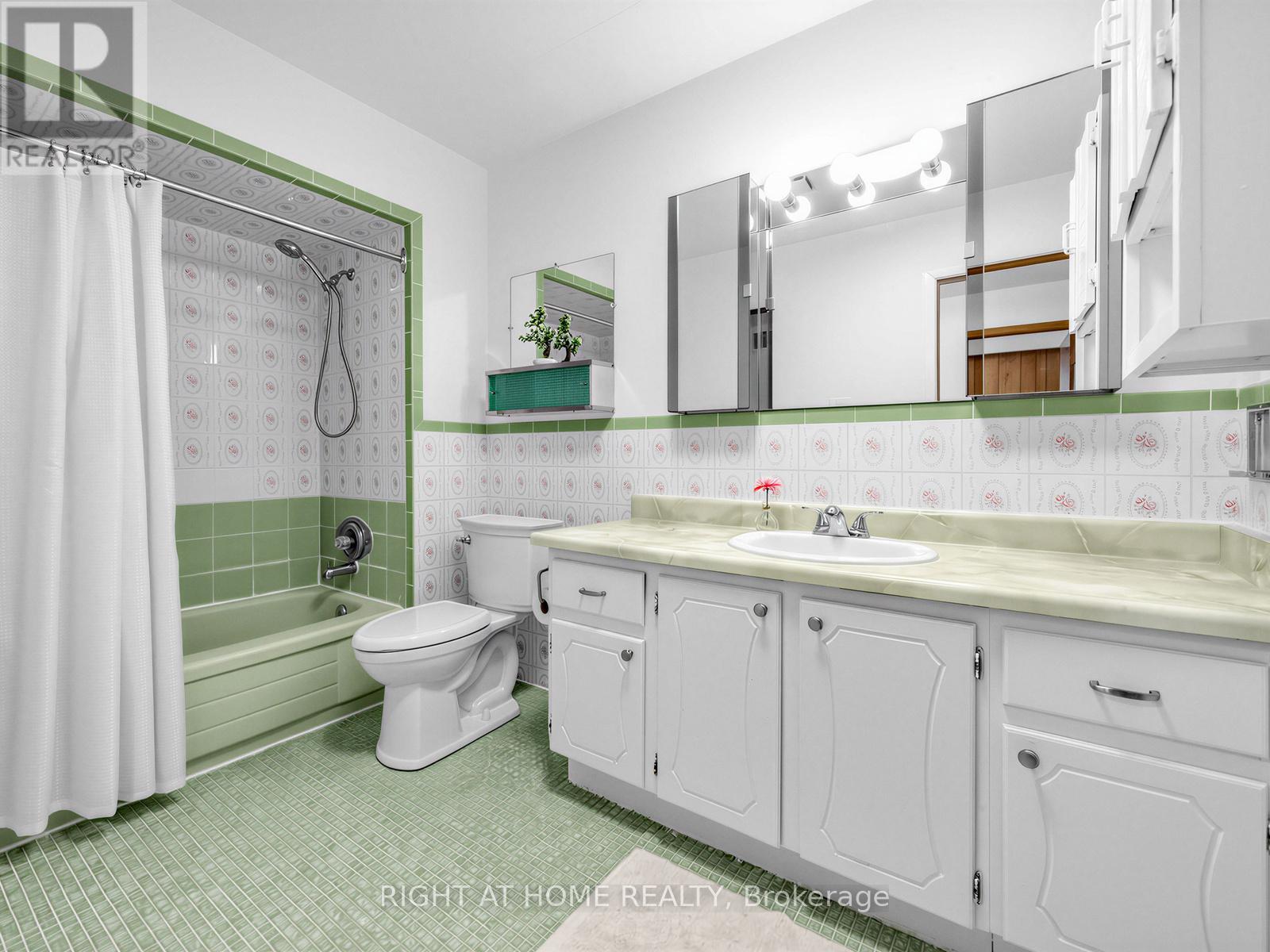 3209 Lednier Terrace, Mississauga, Ontario  L4Y 3Z7 - Photo 18 - W12898146