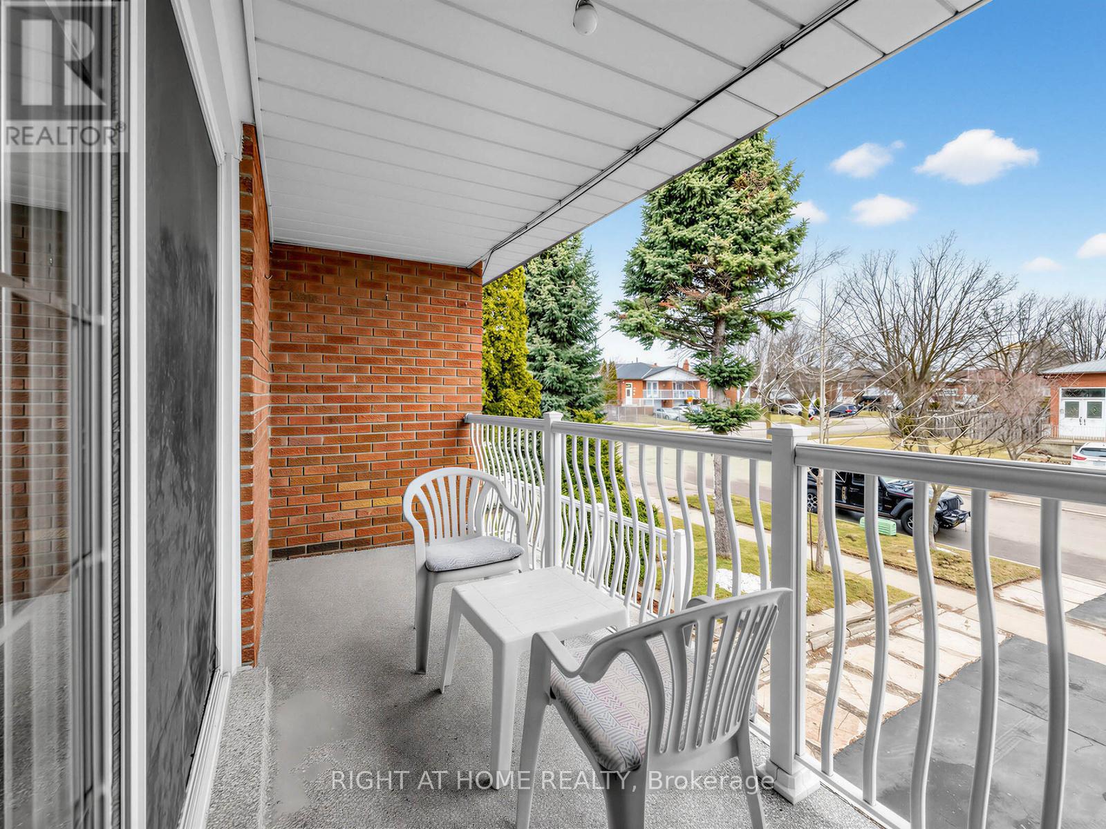 3209 Lednier Terrace, Mississauga, Ontario  L4Y 3Z7 - Photo 2 - W12898146