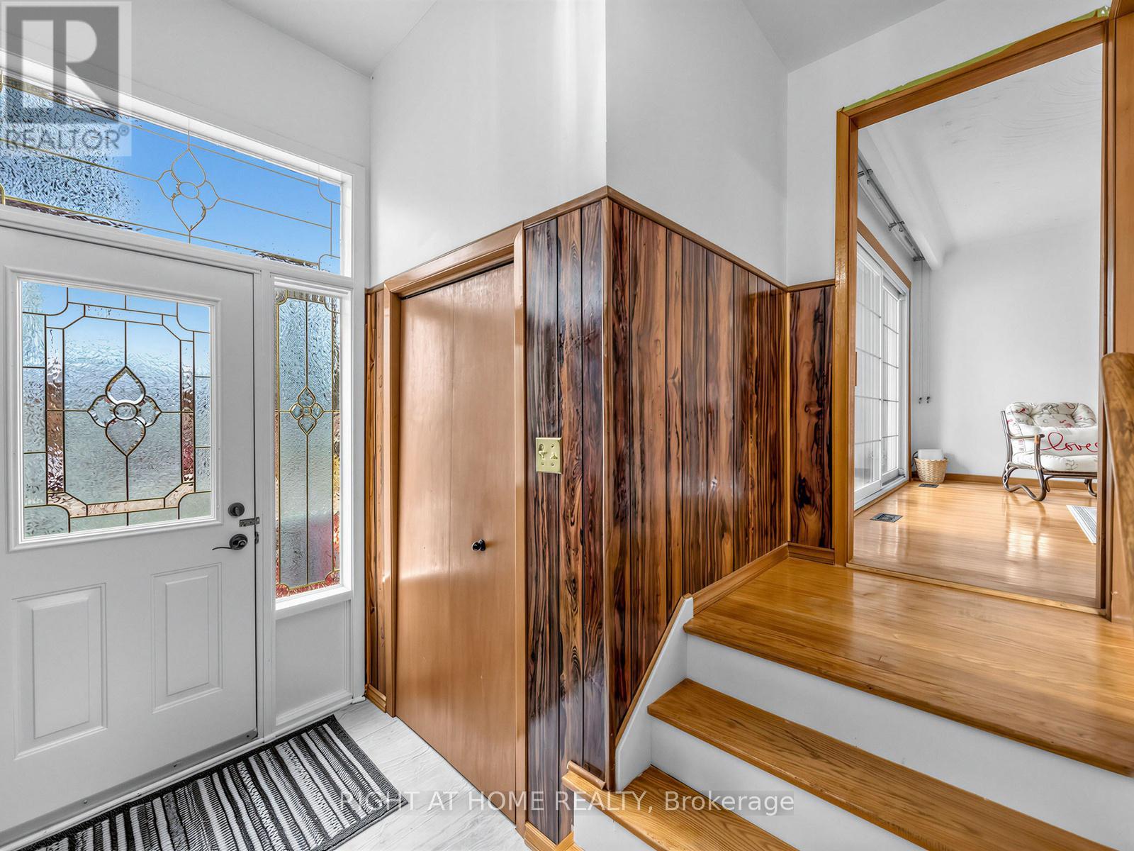 3209 Lednier Terrace, Mississauga, Ontario  L4Y 3Z7 - Photo 4 - W12898146