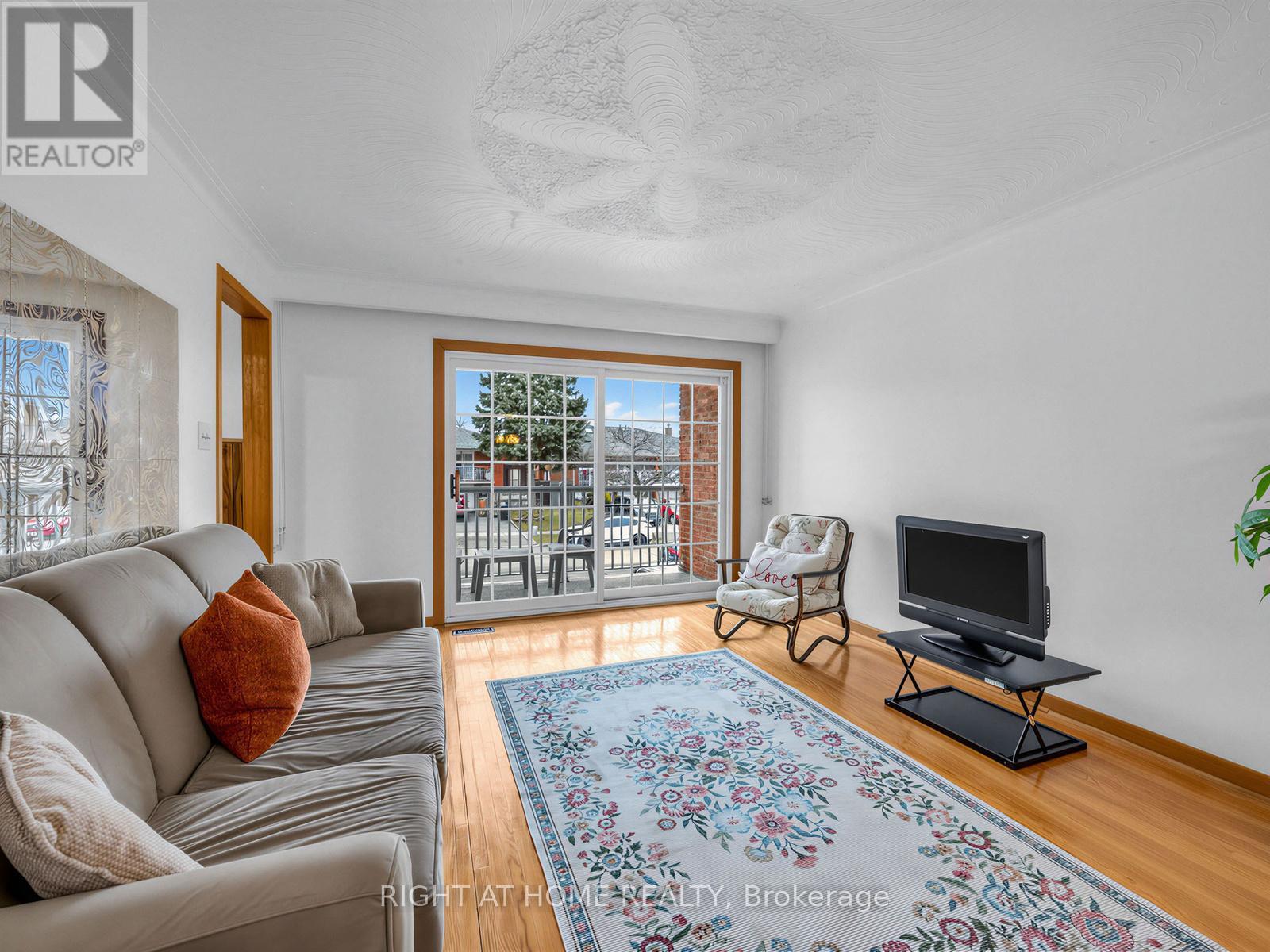 3209 Lednier Terrace, Mississauga, Ontario  L4Y 3Z7 - Photo 5 - W12898146