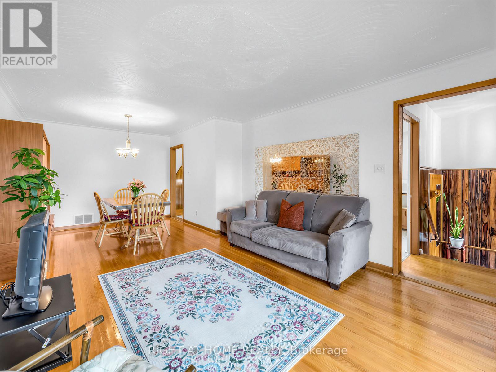 3209 Lednier Terrace, Mississauga, Ontario  L4Y 3Z7 - Photo 7 - W12898146