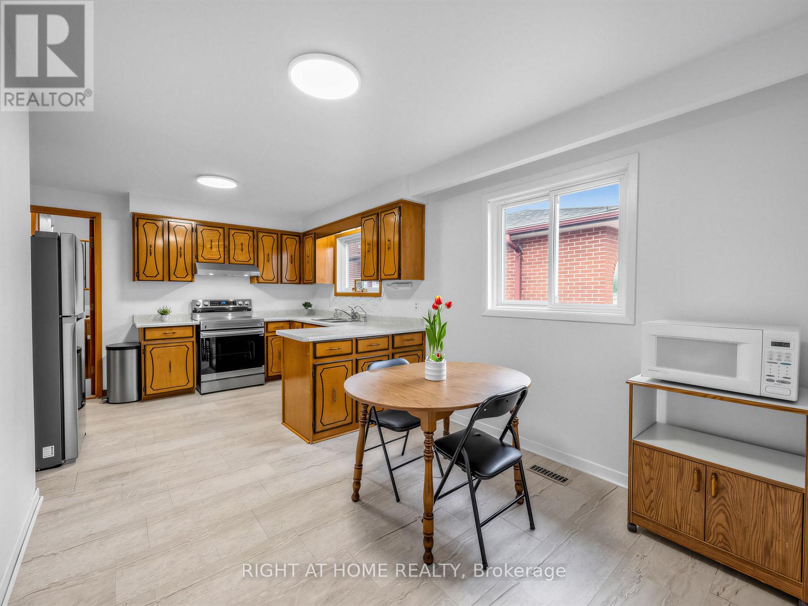 3209 Lednier Terrace, Mississauga, Ontario  L4Y 3Z7 - Photo 9 - W12898146