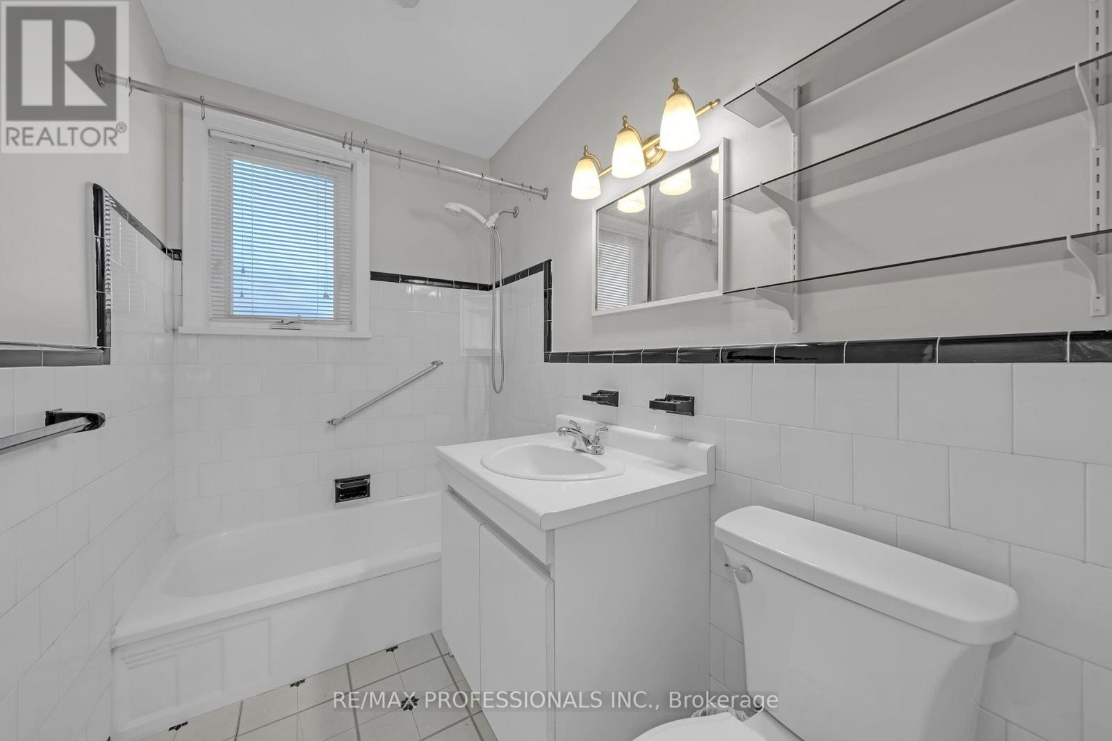 1185 Sylva Road, Mississauga, Ontario  L5E 1S5 - Photo 13 - W12898156