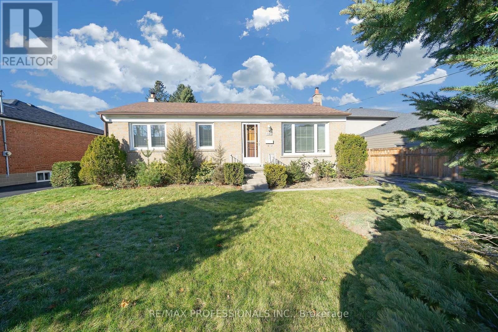 1185 Sylva Road, Mississauga, Ontario  L5E 1S5 - Photo 2 - W12898156