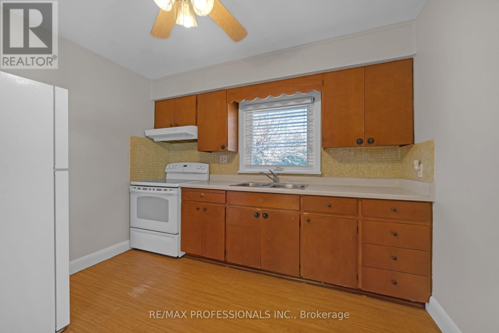 1185 Sylva Road, Mississauga, Ontario  L5E 1S5 - Photo 9 - W12898156