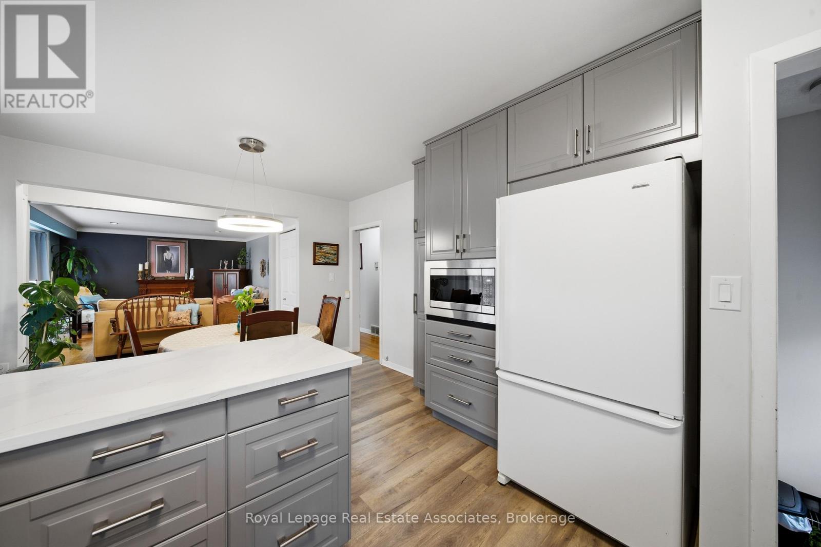 4018 Montcalm Crescent, Niagara Falls, Ontario  L2G 6L8 - Photo 3 - X12898134