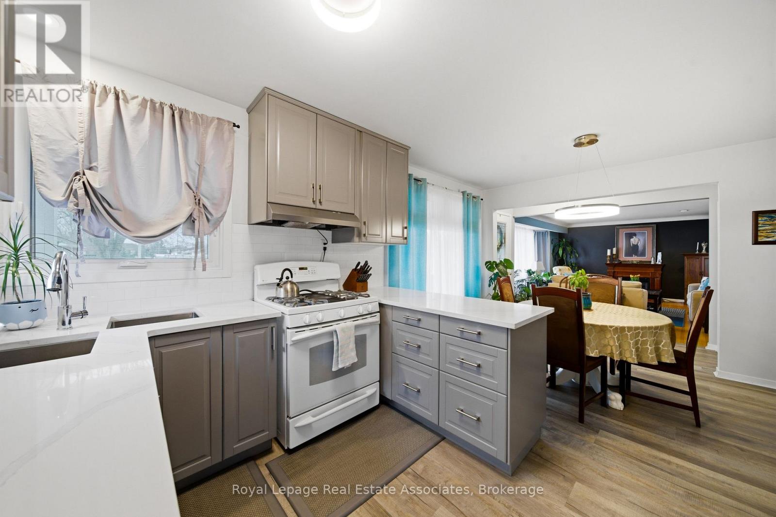 4018 Montcalm Crescent, Niagara Falls, Ontario  L2G 6L8 - Photo 5 - X12898134