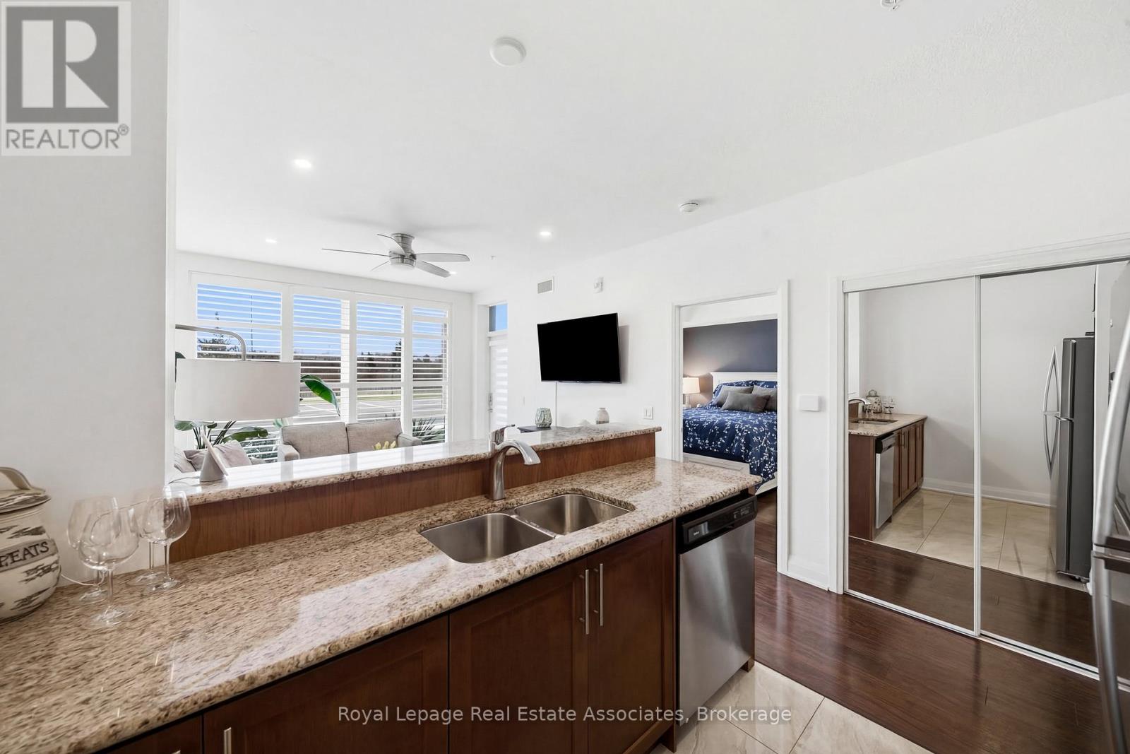 114 - 16 Concord Place, Grimsby, Ontario  L3M 0J1 - Photo 12 - X12898140