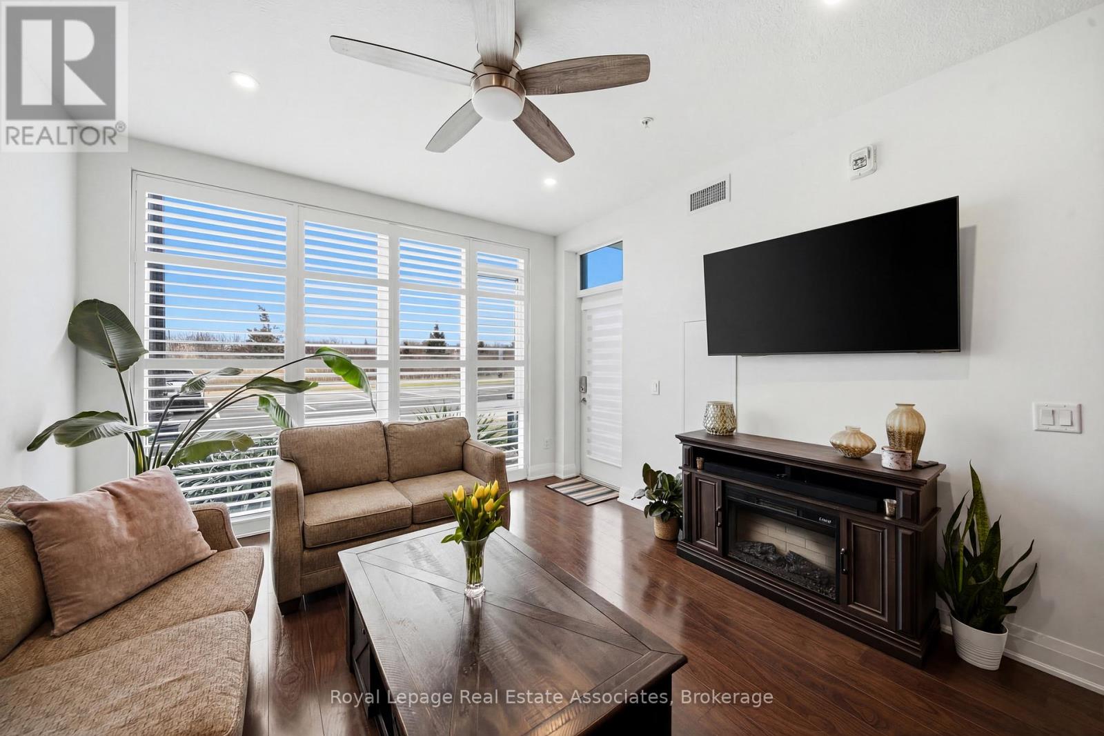 114 - 16 Concord Place, Grimsby, Ontario  L3M 0J1 - Photo 2 - X12898140