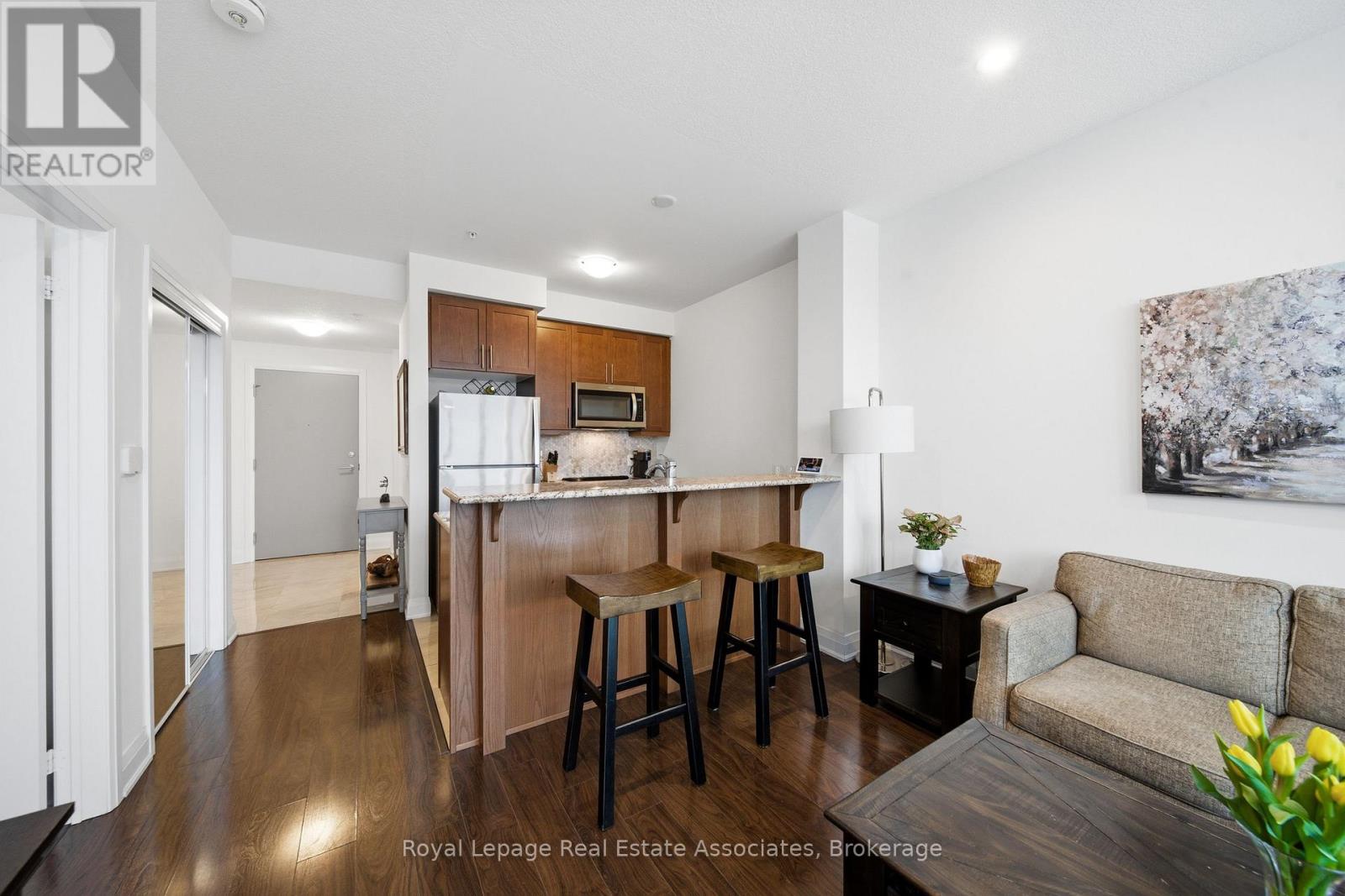 114 - 16 Concord Place, Grimsby, Ontario  L3M 0J1 - Photo 3 - X12898140