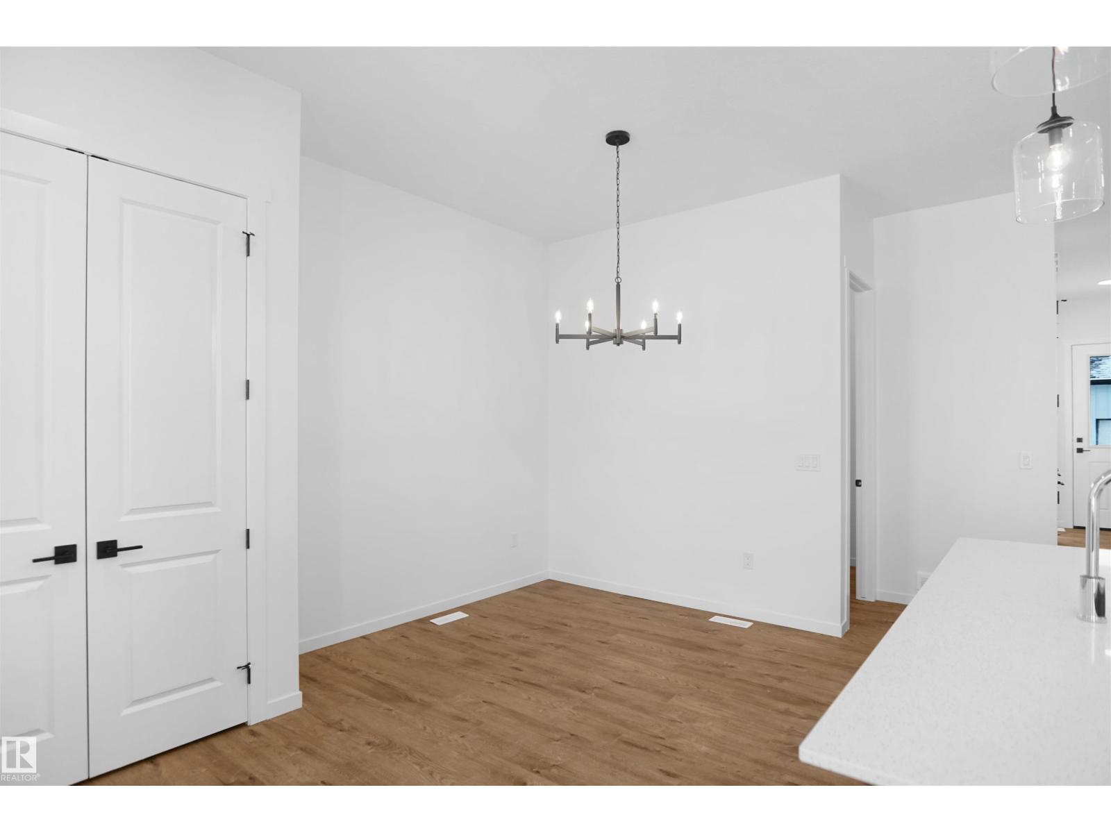 7515 Observer Ln Nw, Edmonton, Alberta  T5G 2S5 - Photo 5 - E4474919