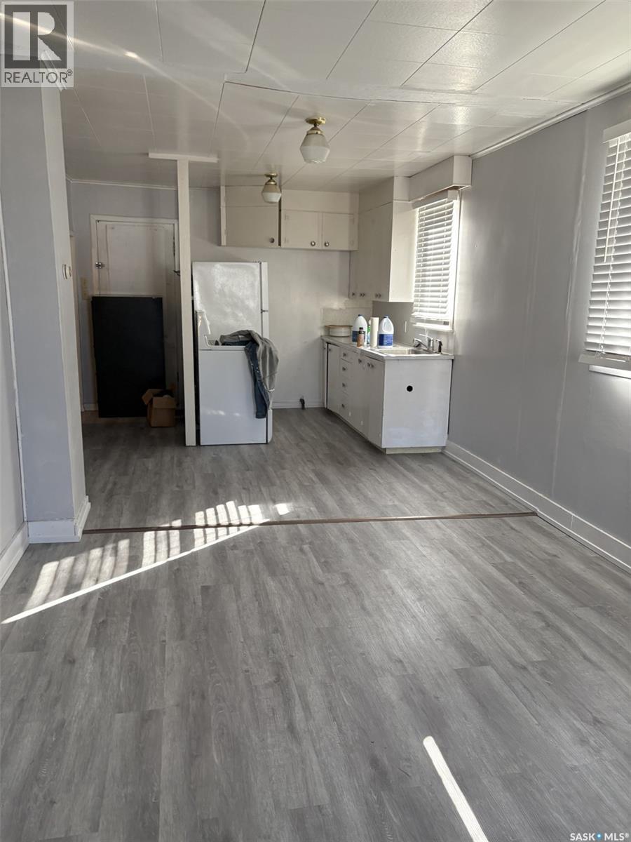 55 Iroquois Street W, Moose Jaw, Saskatchewan  S6H 5A4 - Photo 2 - SK030823