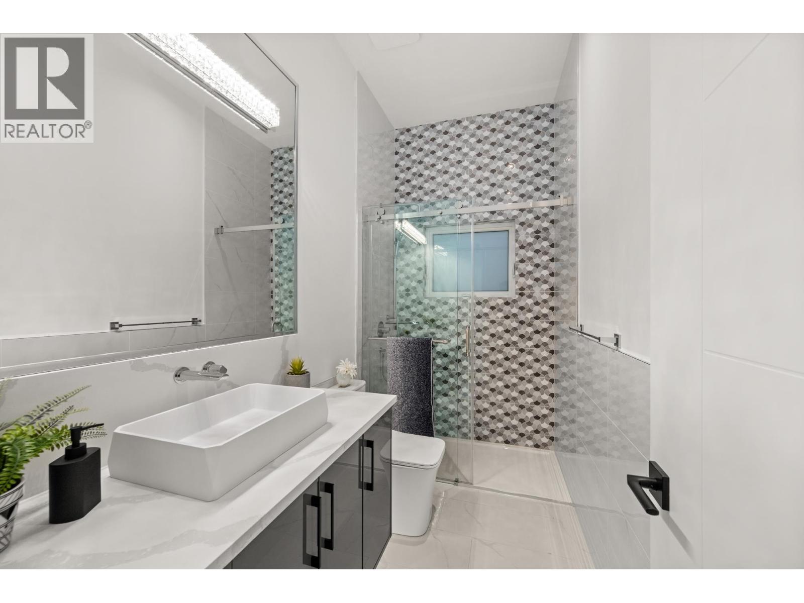 4346 Pender Street, Burnaby, British Columbia  V5C 2M6 - Photo 18 - R3082017