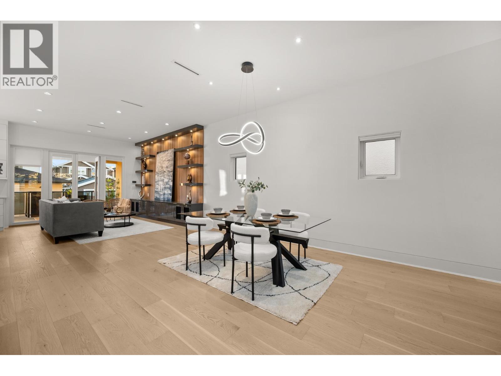 4346 Pender Street, Burnaby, British Columbia  V5C 2M6 - Photo 5 - R3082017