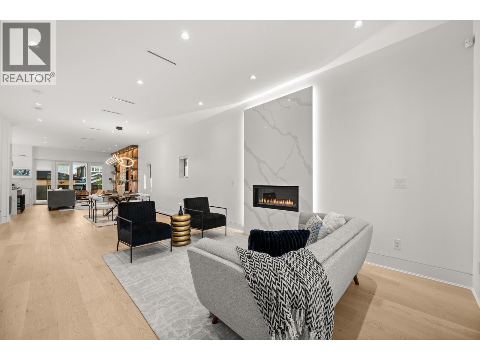 4346 Pender Street, Burnaby, British Columbia  V5C 2M6 - Photo 8 - R3082017