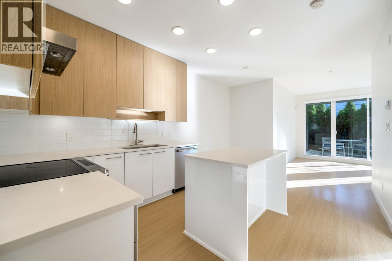 215 5460 Broadway, Burnaby, British Columbia  V5B 0B4 - Photo 4 - R3100229